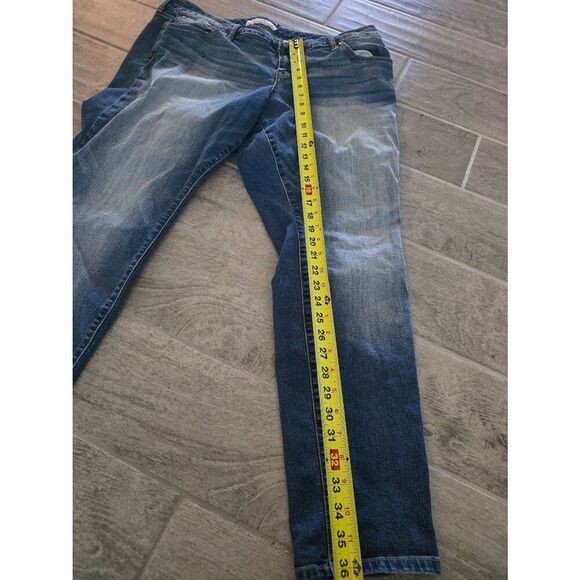 Women's Torrid Straight Leg Jeans Size 16R - Picture 2 of 10